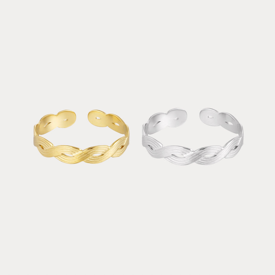 Twisted Flat Ring