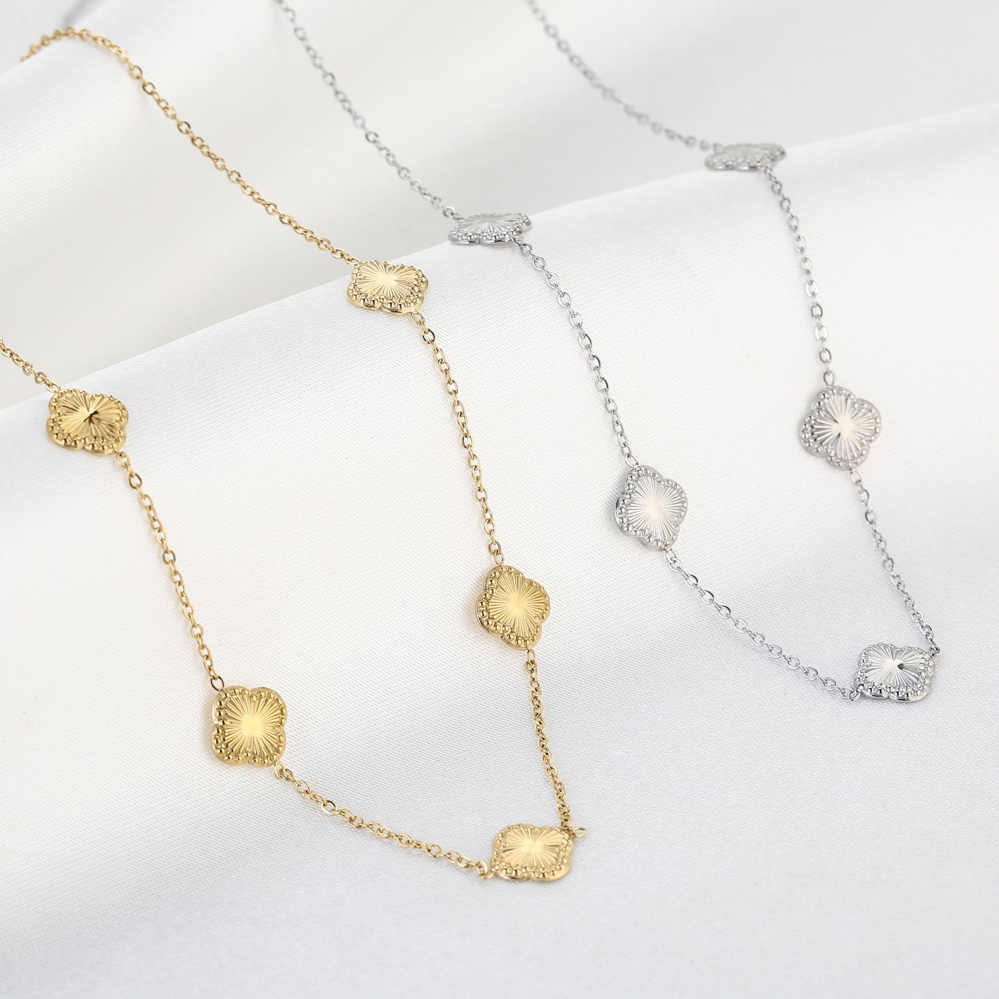 Cute Clover Necklace - gold