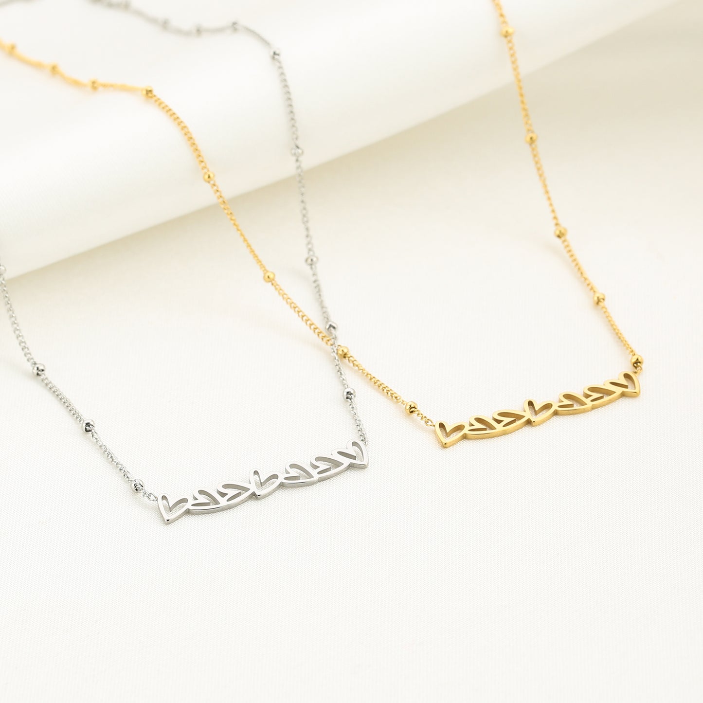 Small Cute Hearts Necklace - gold