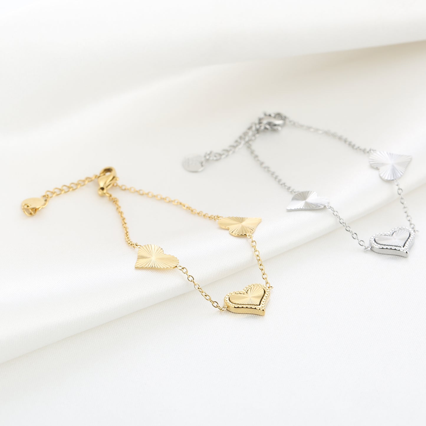 Trio Hearts Bracelet - gold