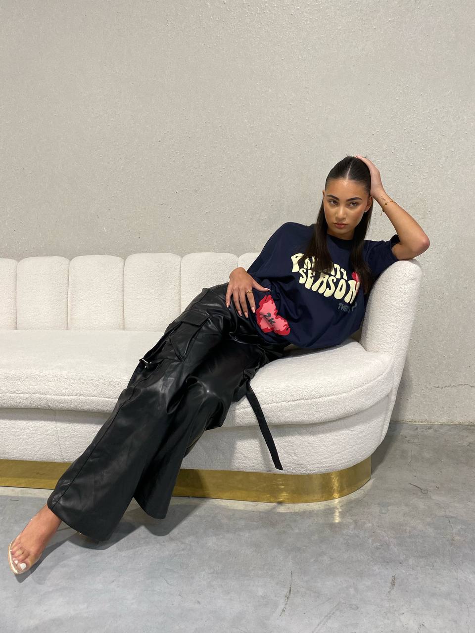 Can't find me in crowds tee – Navy