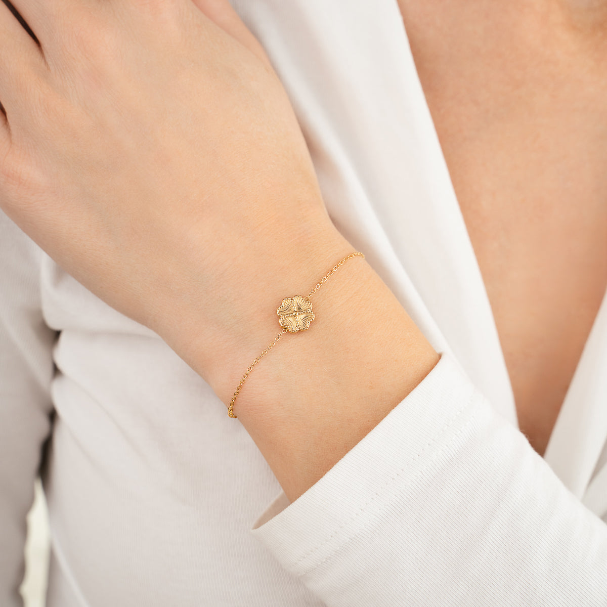 Cute Clover Bracelet - gold