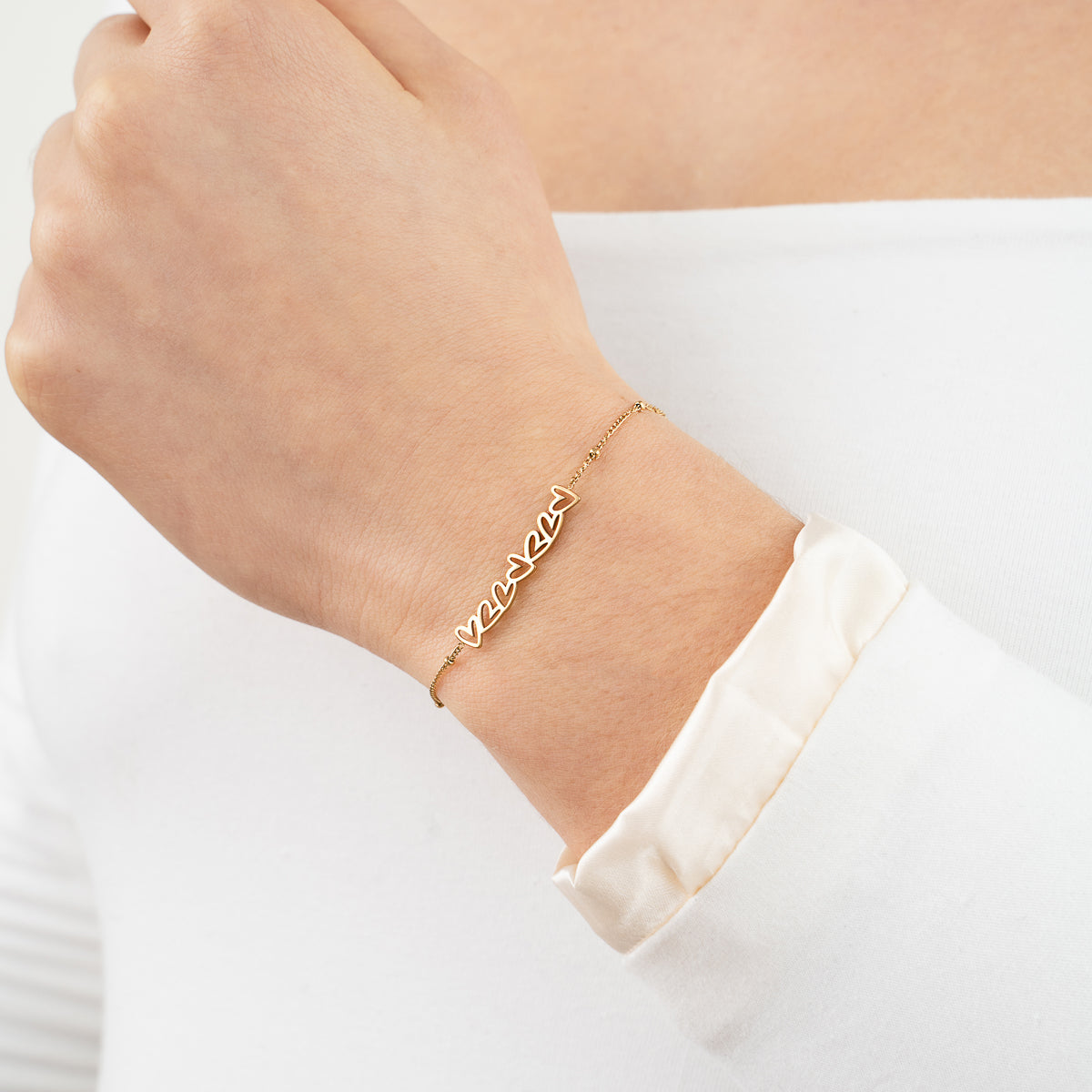 Cute Small Hearts Bracelet - gold