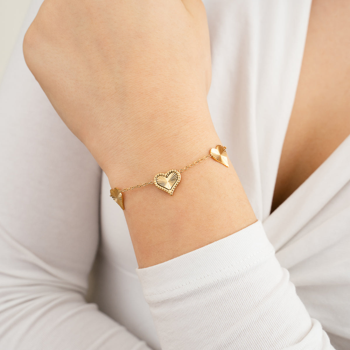 Trio Hearts Bracelet - gold