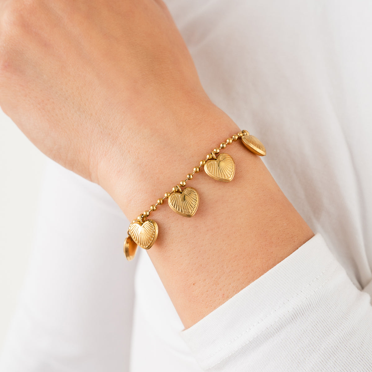 Heart Charm Bracelet - gold